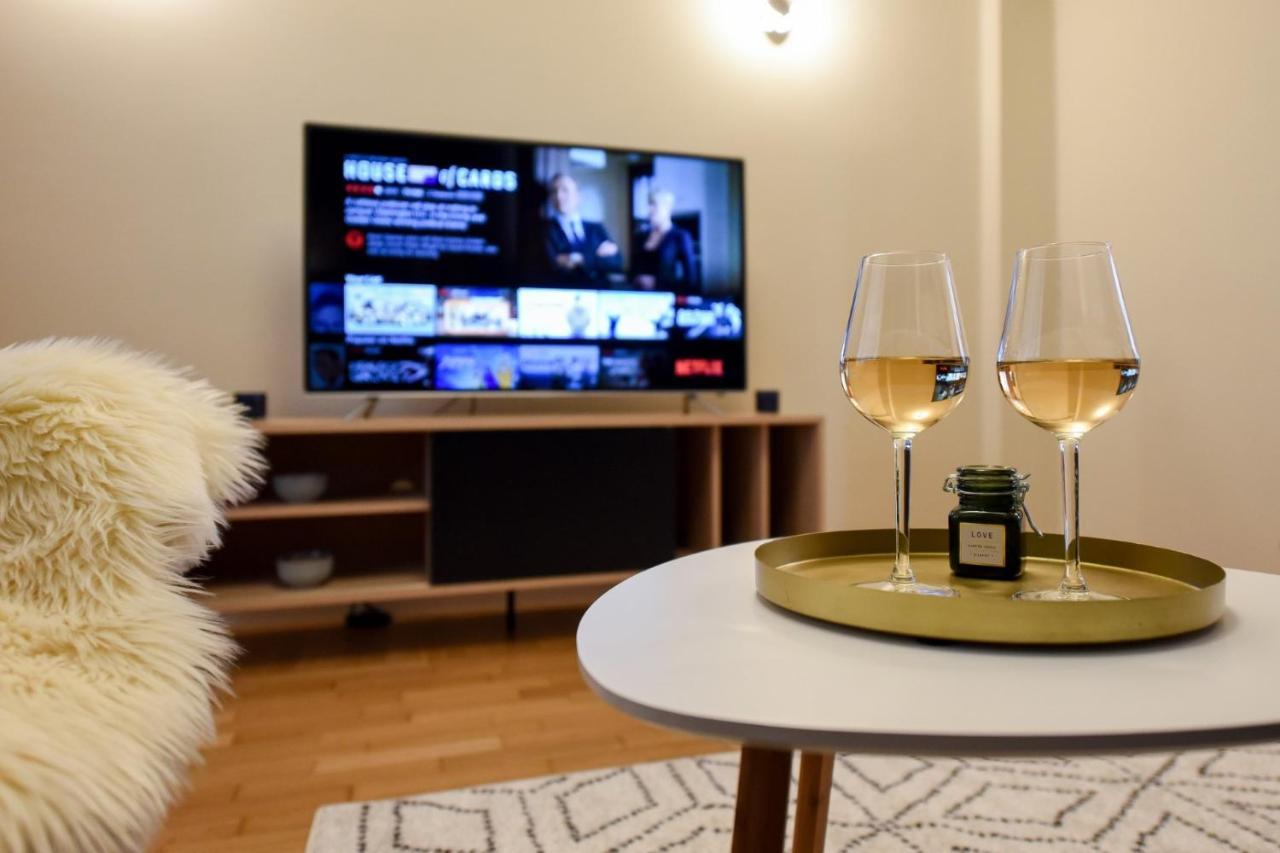 The Dream Apartment - Near Radisson Hotel Бухарест Екстер'єр фото